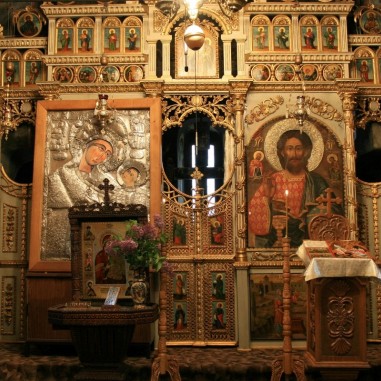Biserica Nașterea Maicii Domnului - interior, catapeteasma